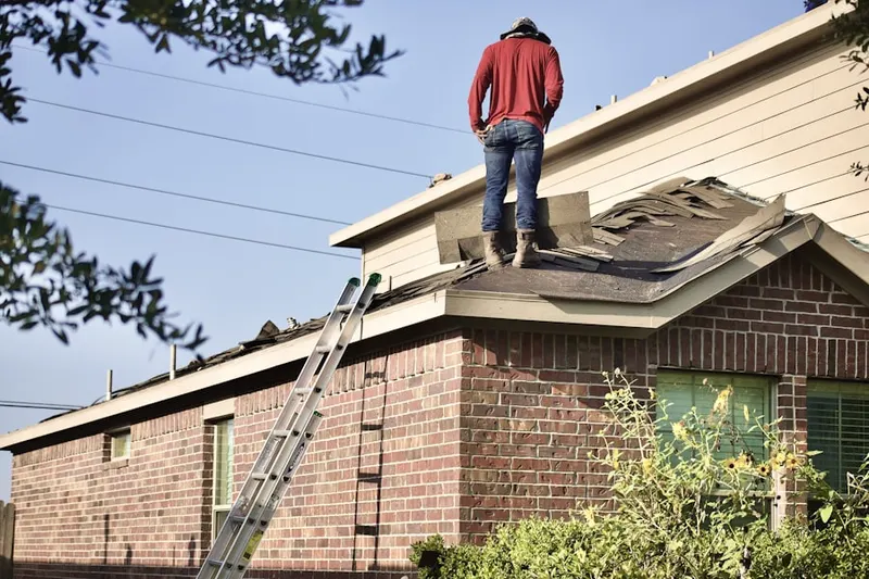 Professional roofer working on a residential roof in Hamburg